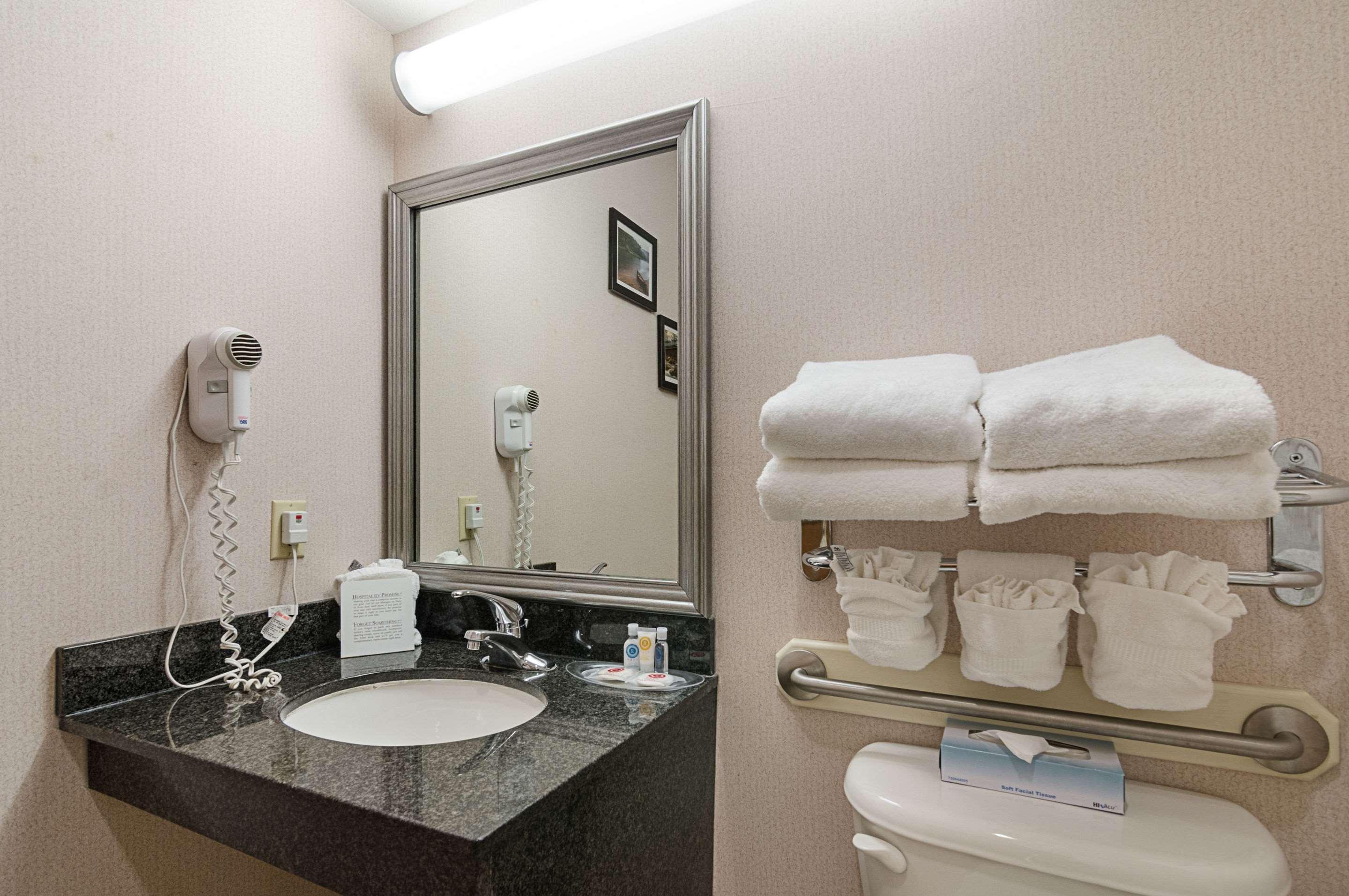 Quality Suites Springdale West I-49 Екстериор снимка