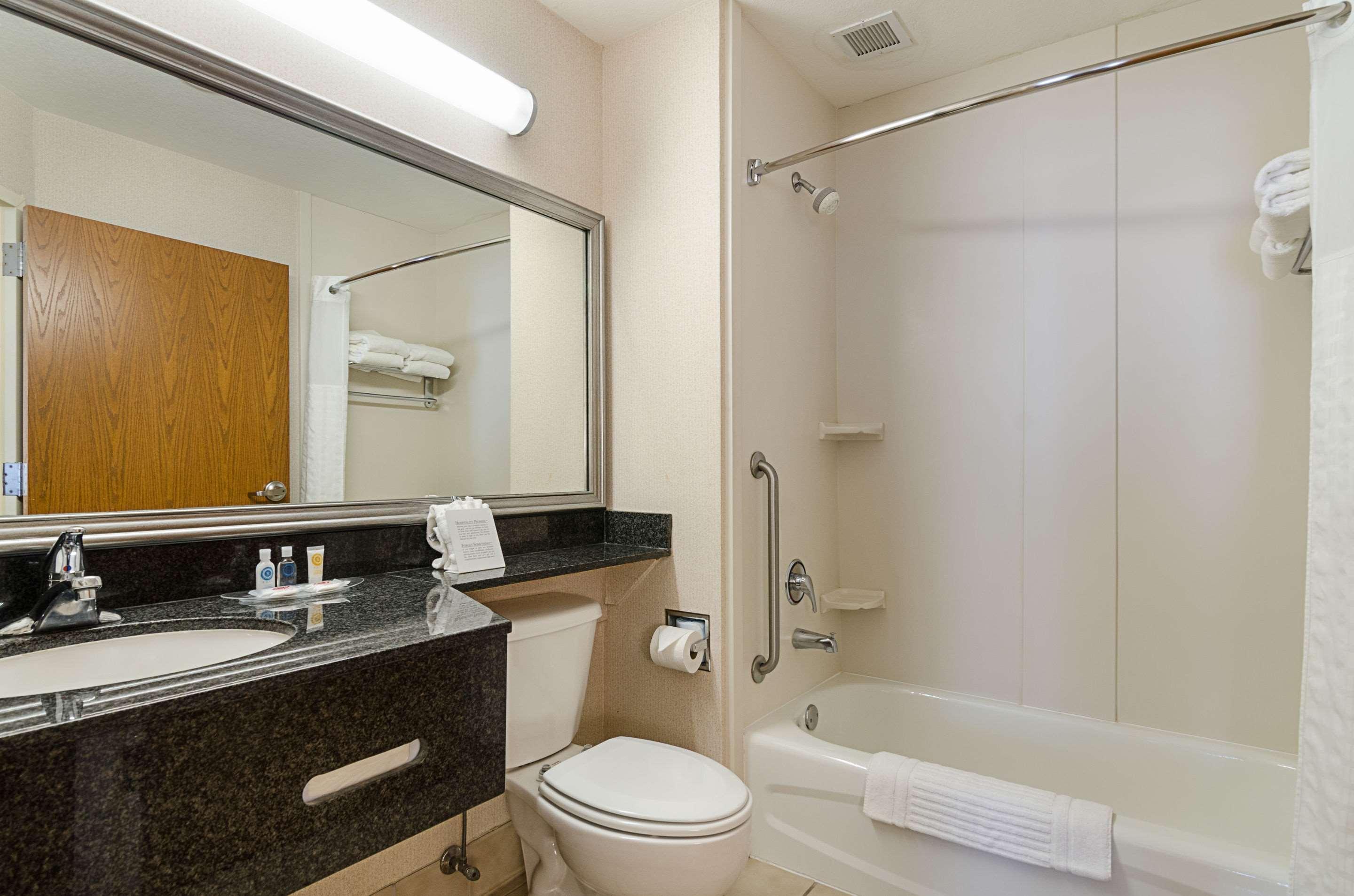 Quality Suites Springdale West I-49 Екстериор снимка