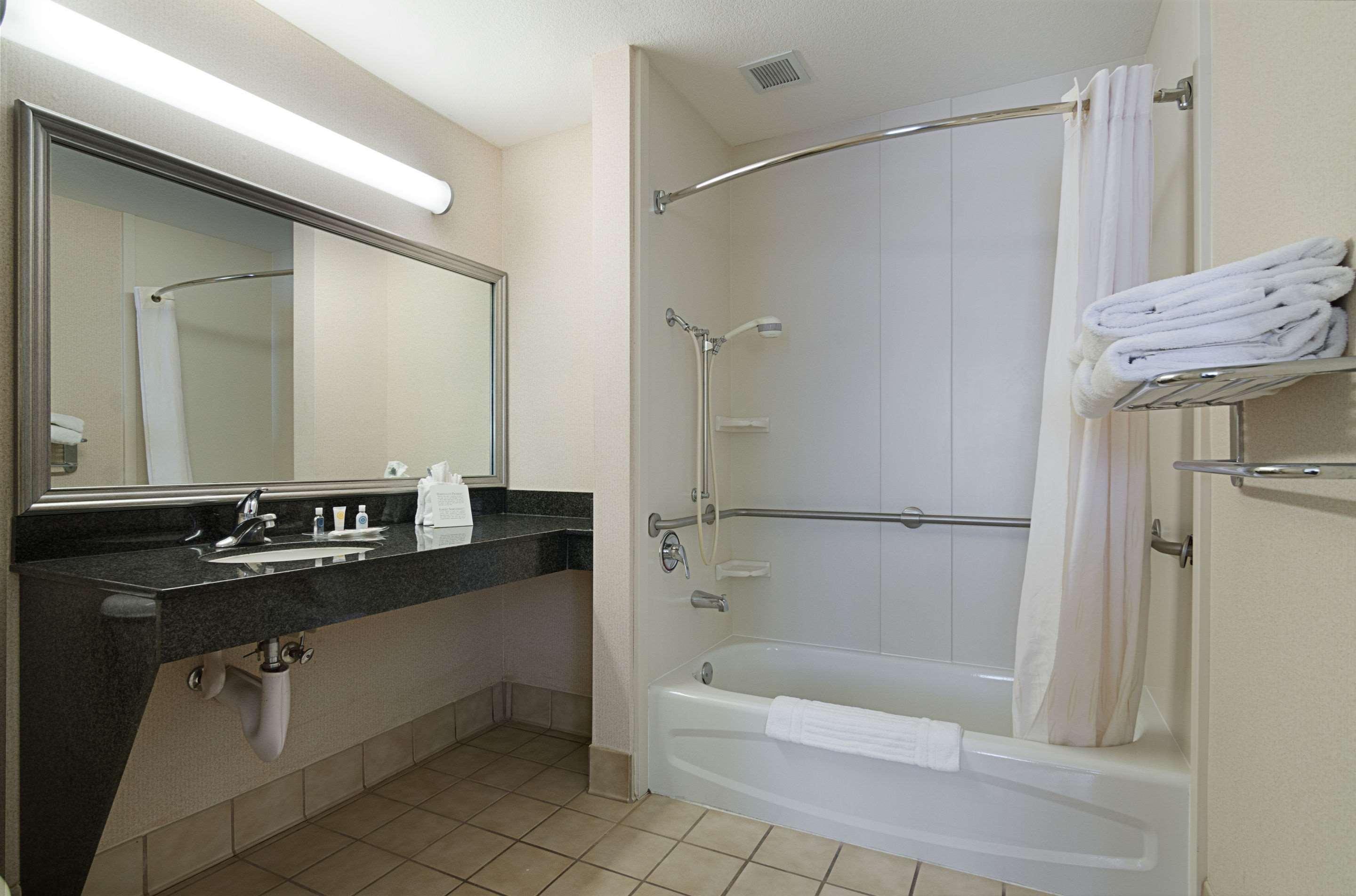 Quality Suites Springdale West I-49 Екстериор снимка