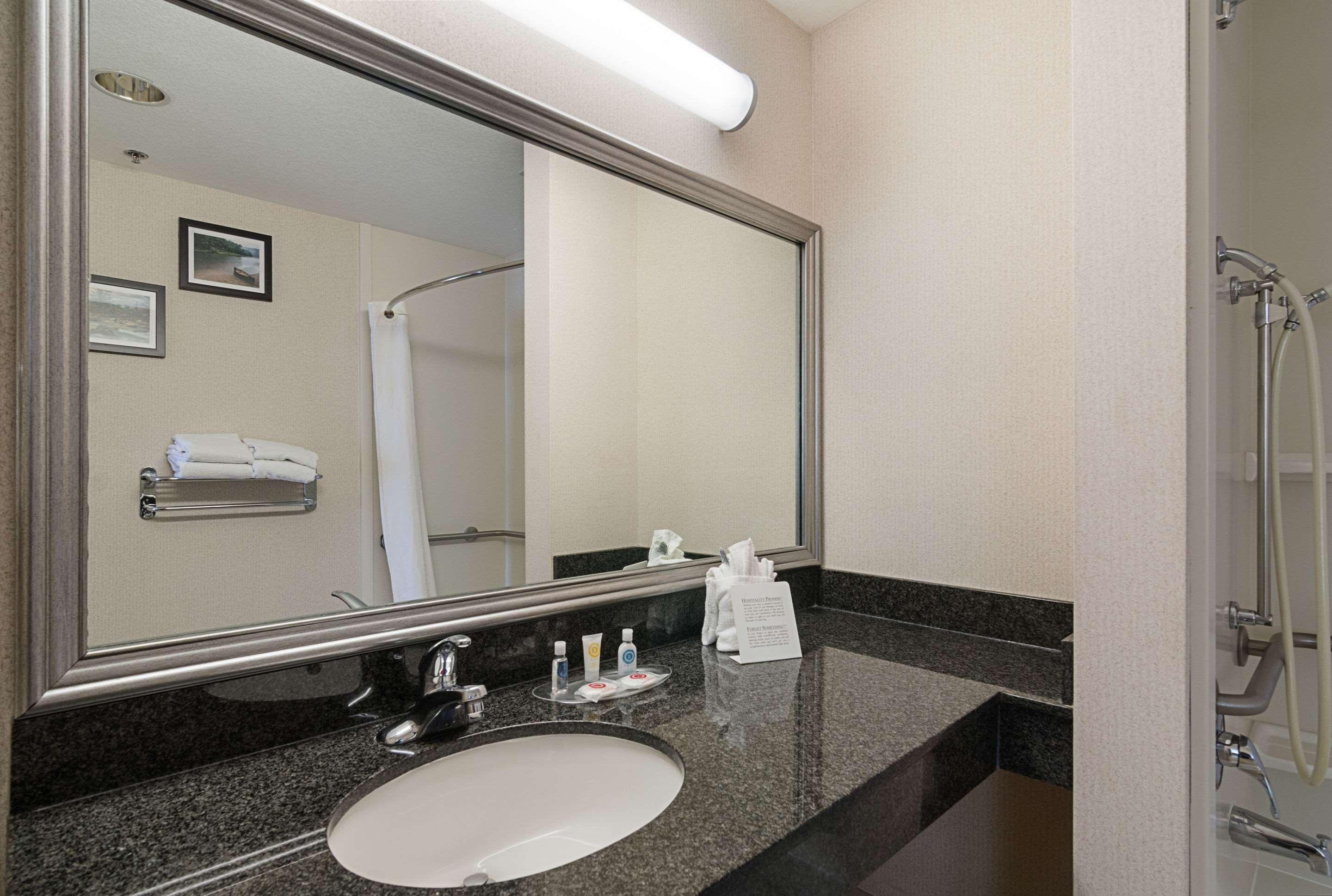 Quality Suites Springdale West I-49 Екстериор снимка