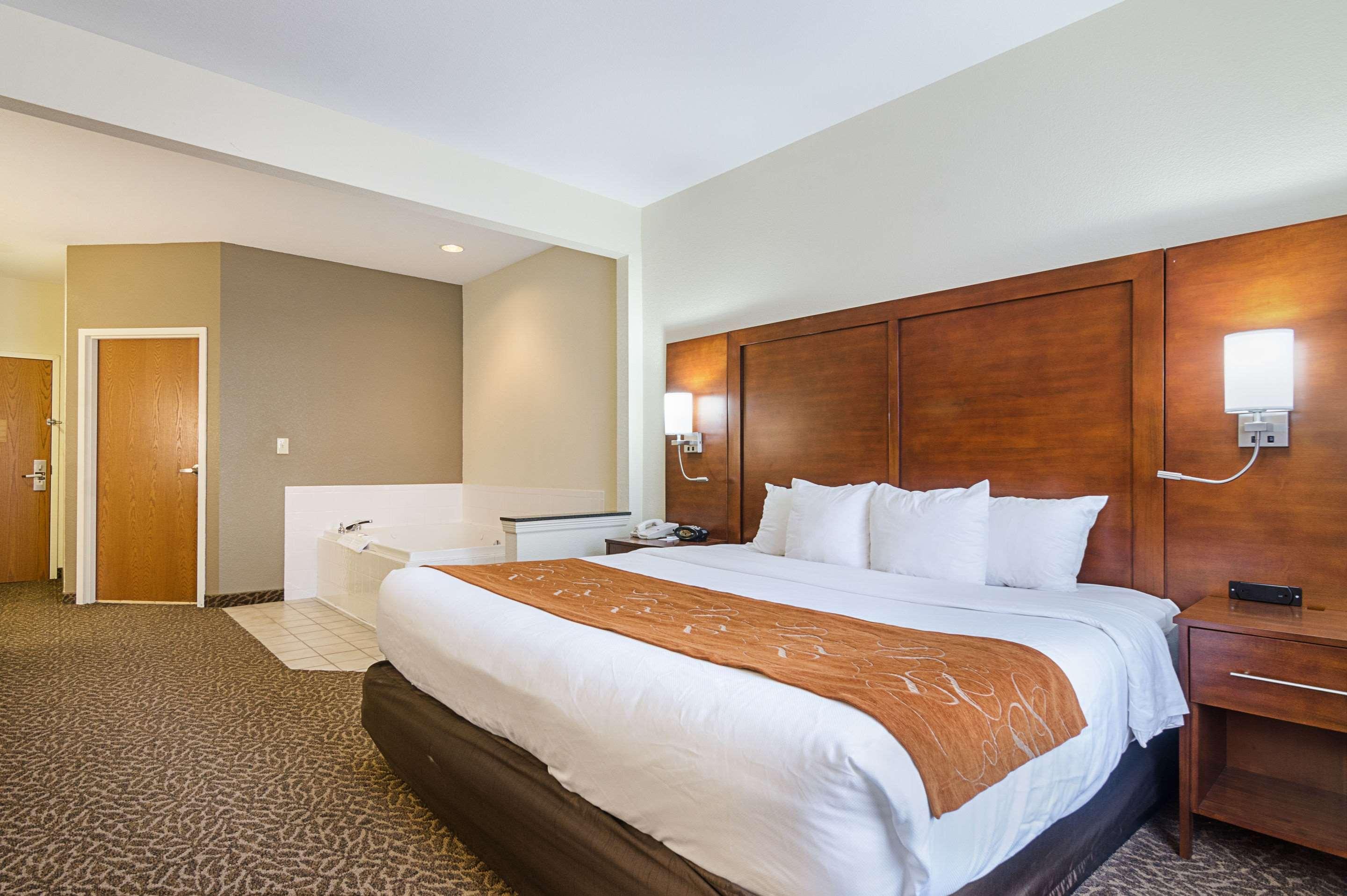 Quality Suites Springdale West I-49 Екстериор снимка