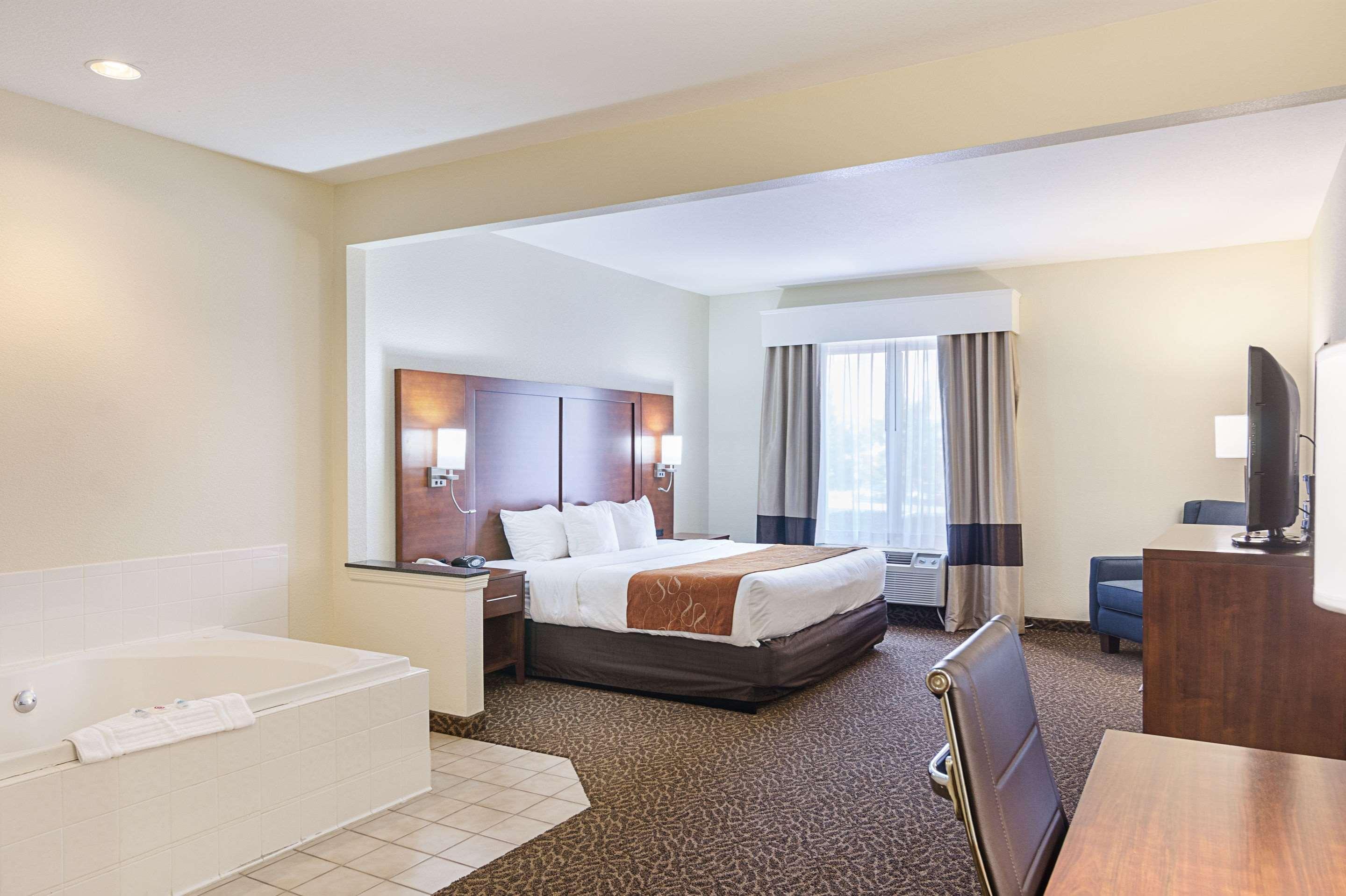 Quality Suites Springdale West I-49 Екстериор снимка