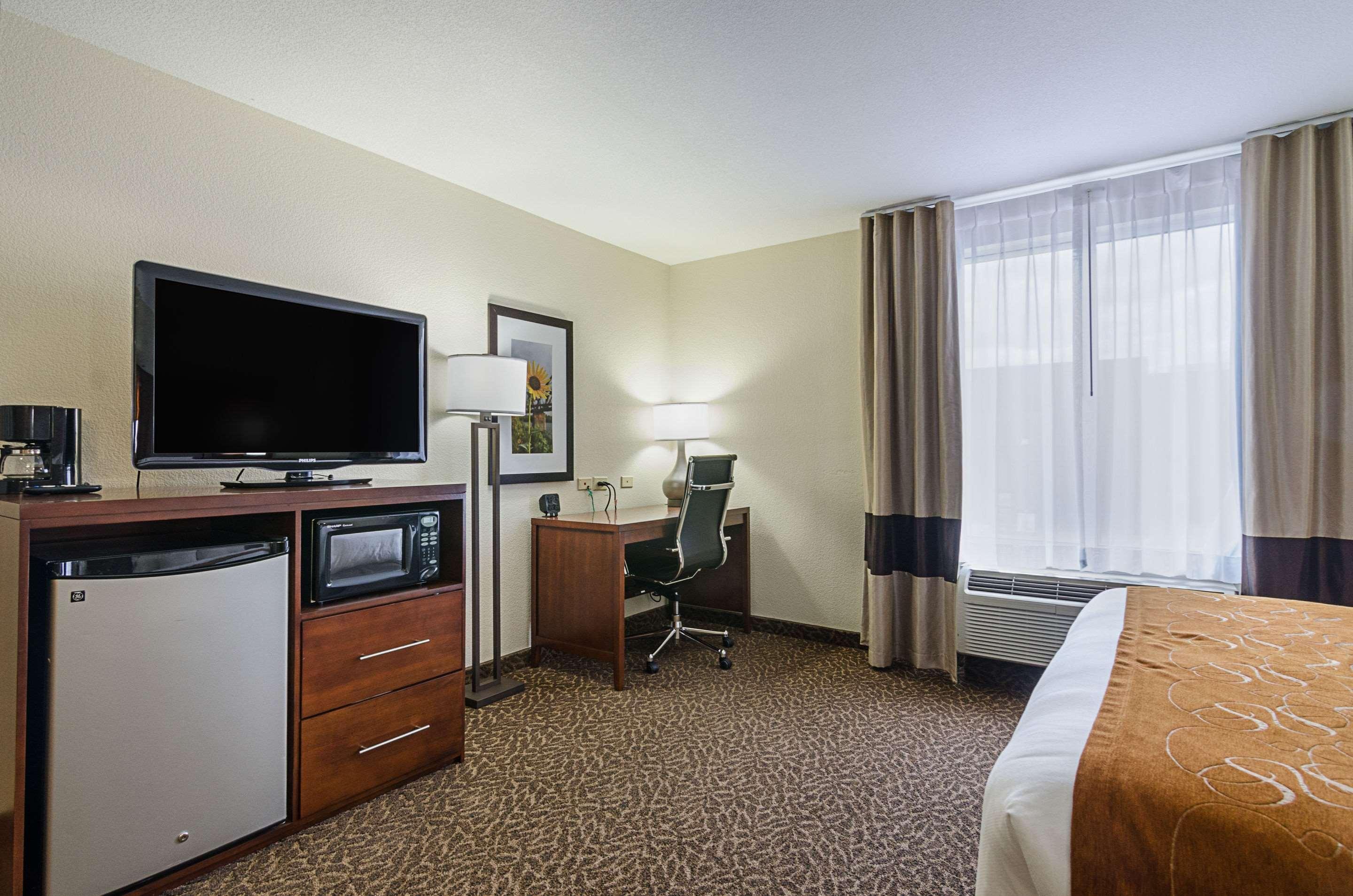 Quality Suites Springdale West I-49 Екстериор снимка