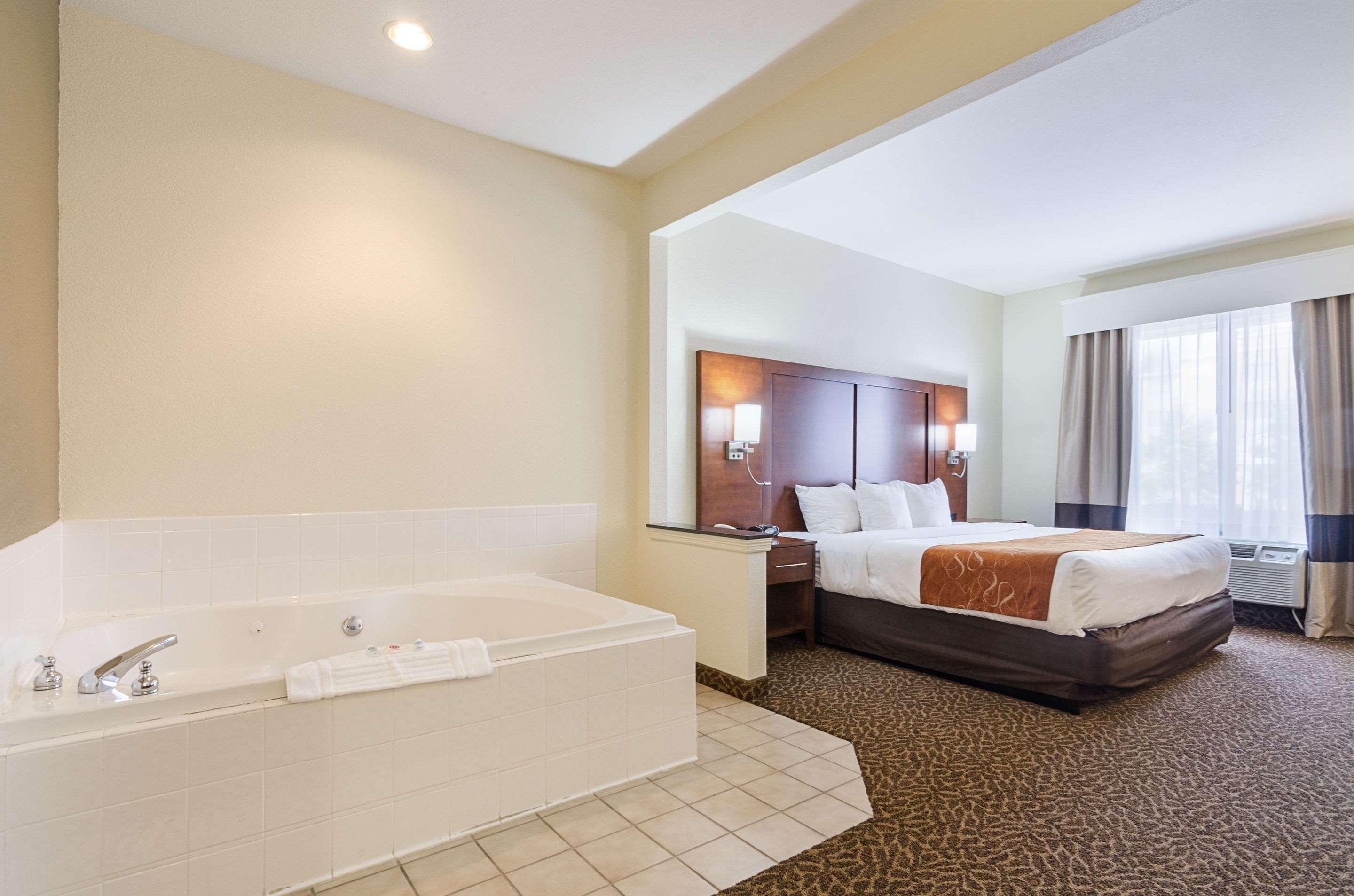 Quality Suites Springdale West I-49 Екстериор снимка